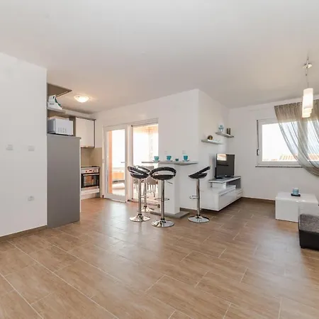 Kovacevic Apartment Vir